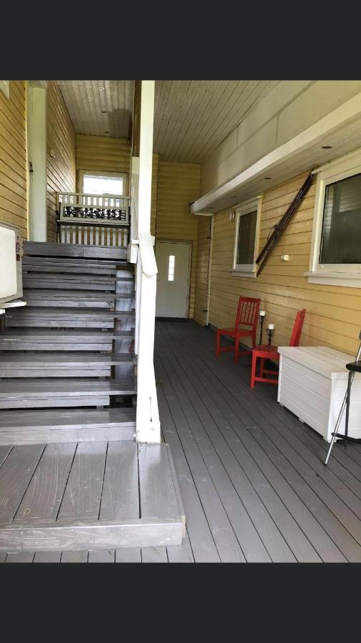 Ferienwohnung Den Gule Huset Lyngdal Exterior foto
